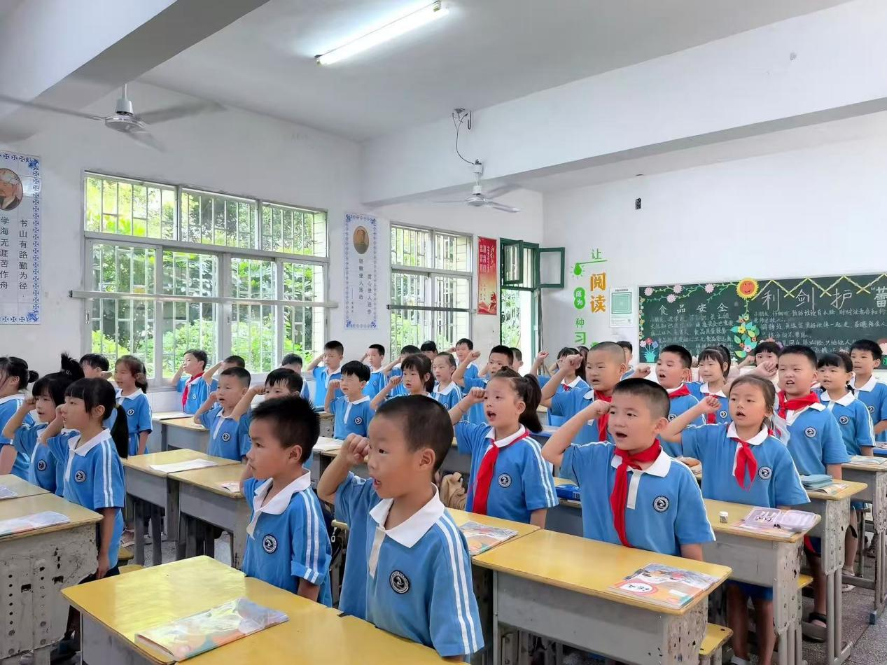 城區(qū)二小隆重舉行秋季學(xué)期開(kāi)學(xué)典禮：銘記歷史精神，共筑時(shí)代新篇