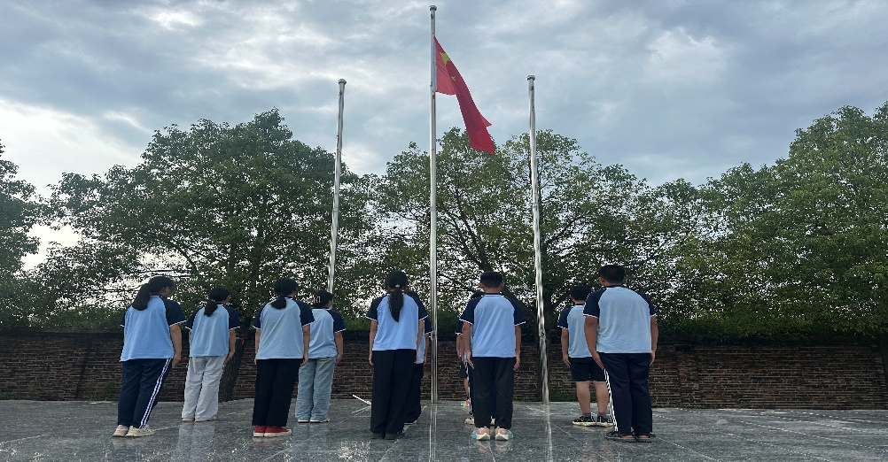 下花橋鎮(zhèn)中學(xué)開展 “9.3” 閱兵觀看活動厚植師生愛國情懷