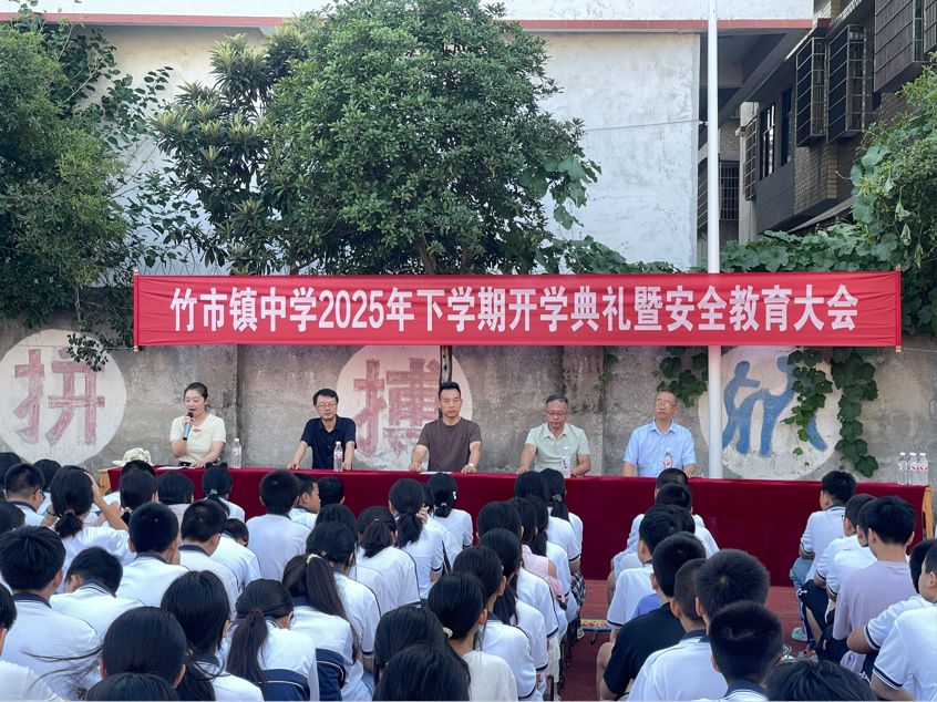 筑牢校園安全防線