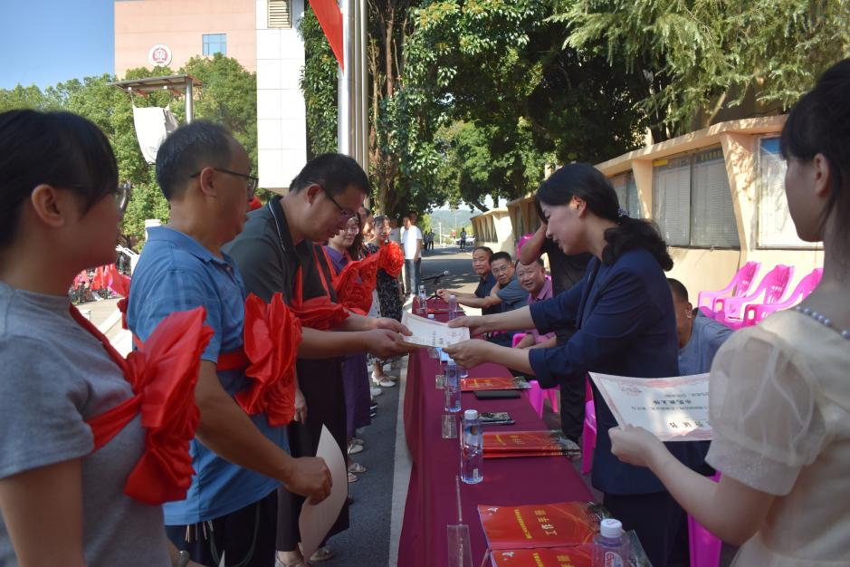 隆回二中舉行2025年秋季開學典禮