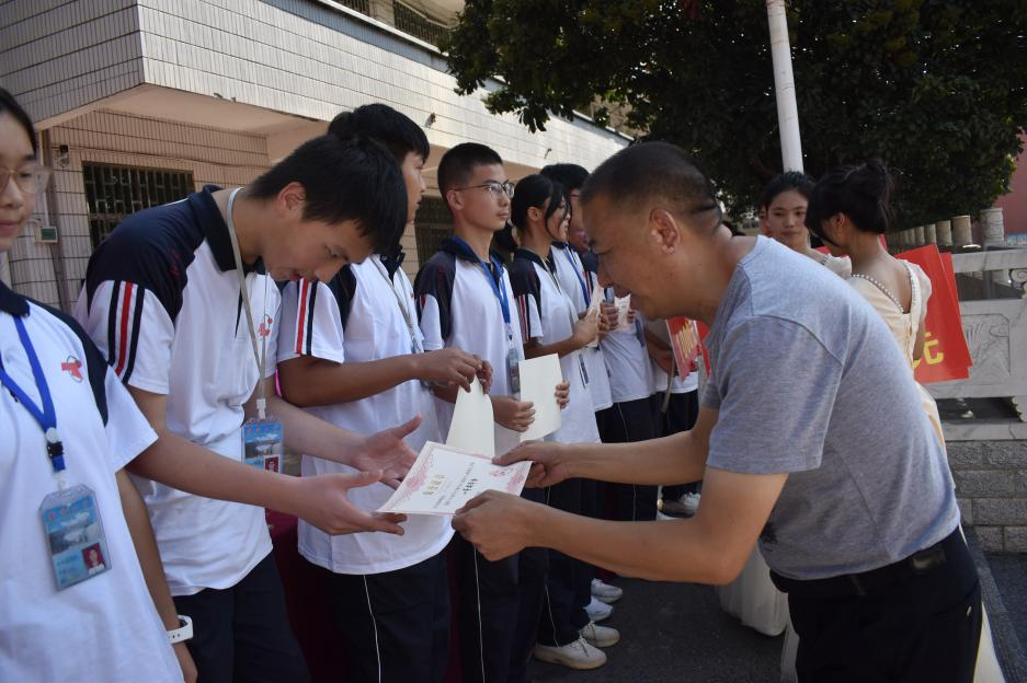 隆回二中舉行2025年秋季開學典禮