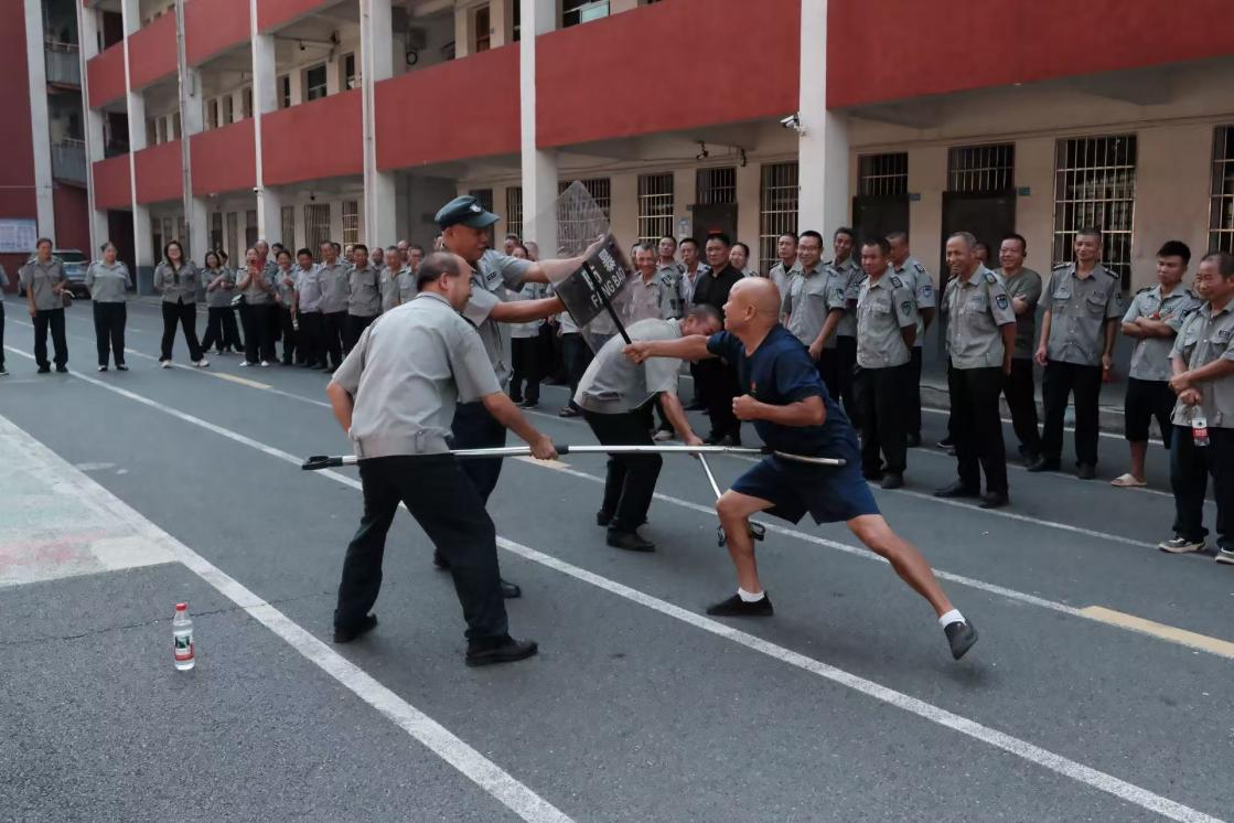 邵陽縣第五完全小學(xué)開展“護(hù)校安園”主題活動(dòng)