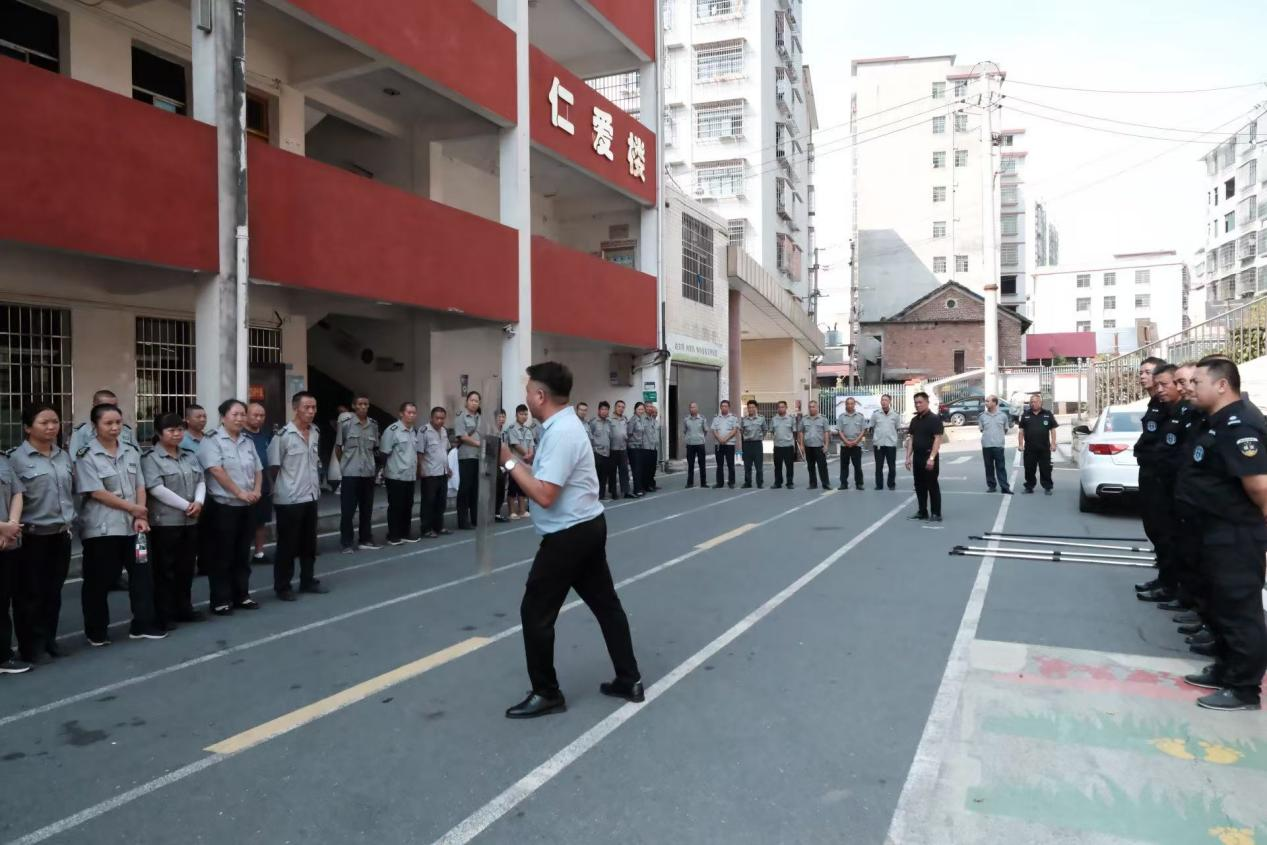 （筑牢校園安全防線）