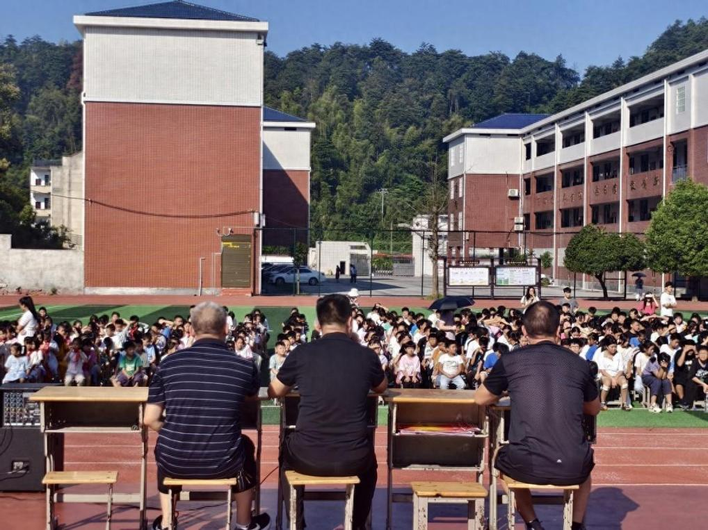 新邵縣坪上鎮(zhèn)洪溪學(xué)校：金秋啟新程 奮楫再出發(fā)