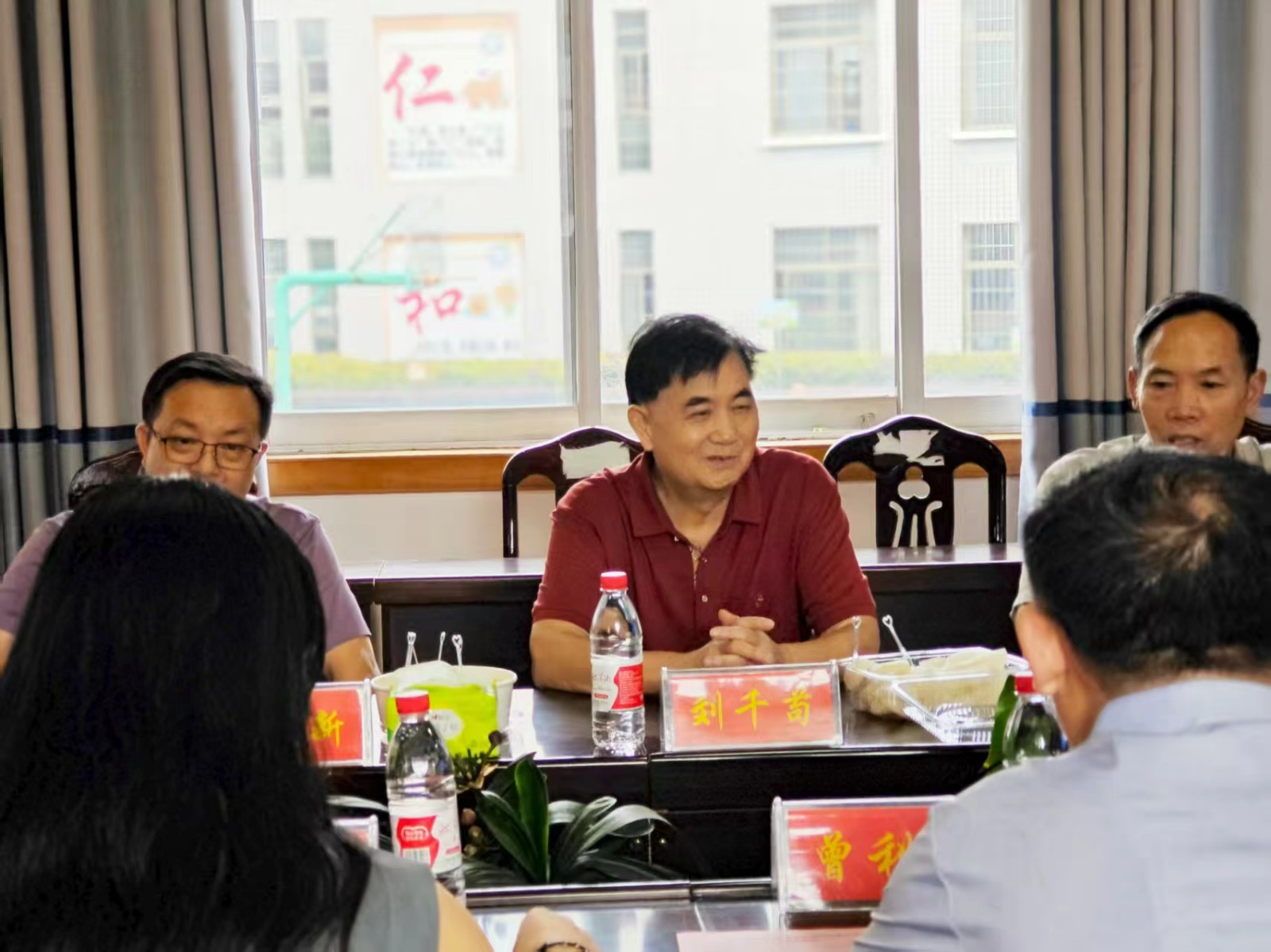 洞口縣教育基金委員會到縣特殊教育學(xué)校開展教師節(jié)走訪慰問