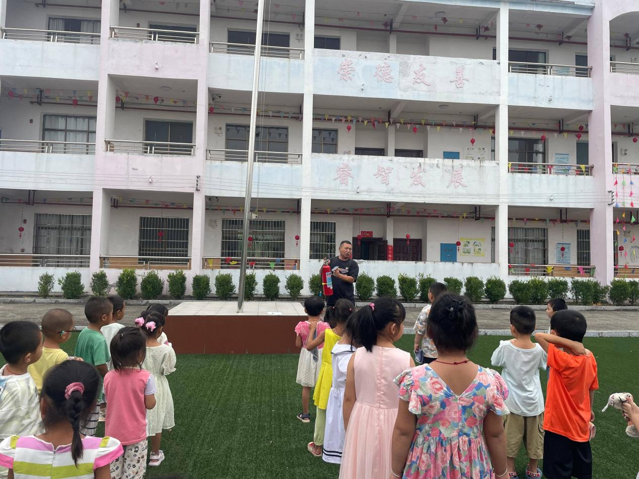 萬塘鄉(xiāng)白馬田幼兒園開展消防安全演練