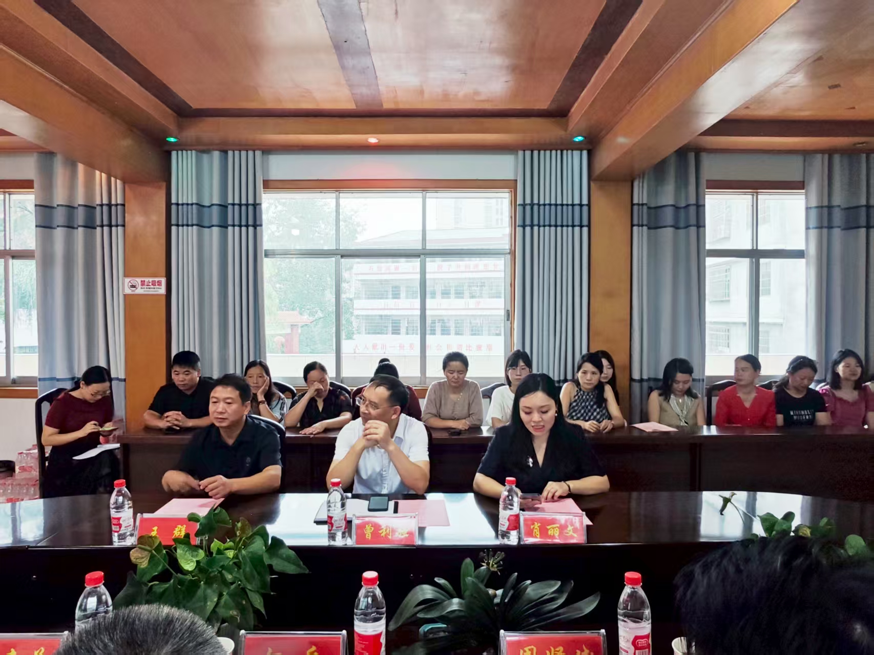 洞口縣特殊教育學(xué)校開展慶祝第41個(gè)教師節(jié)座談會(huì)