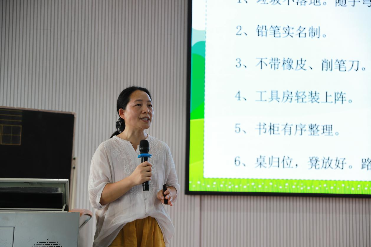 城區(qū)二小一年級(jí)行為習(xí)慣研討活動(dòng)溫情舉辦