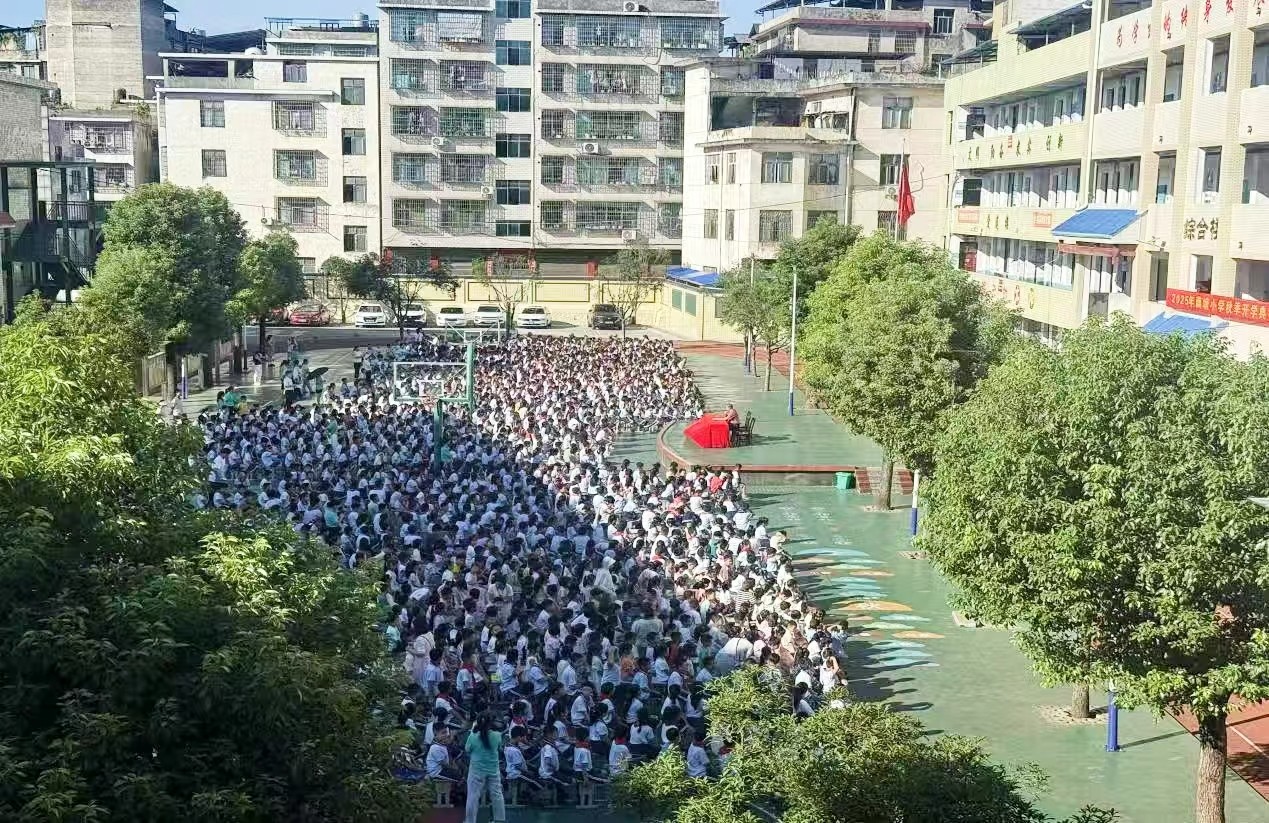 藕小齊奏開學曲，金秋共赴新征程