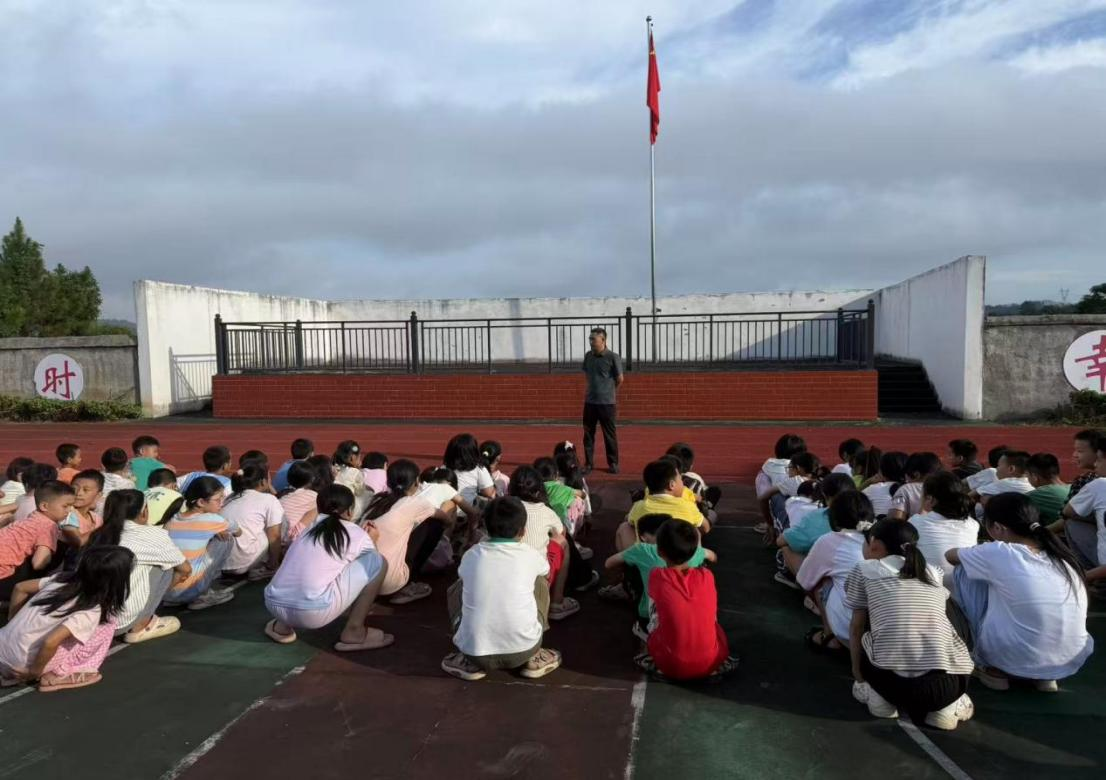 白馬田中心小學(xué)開展消防安全演練