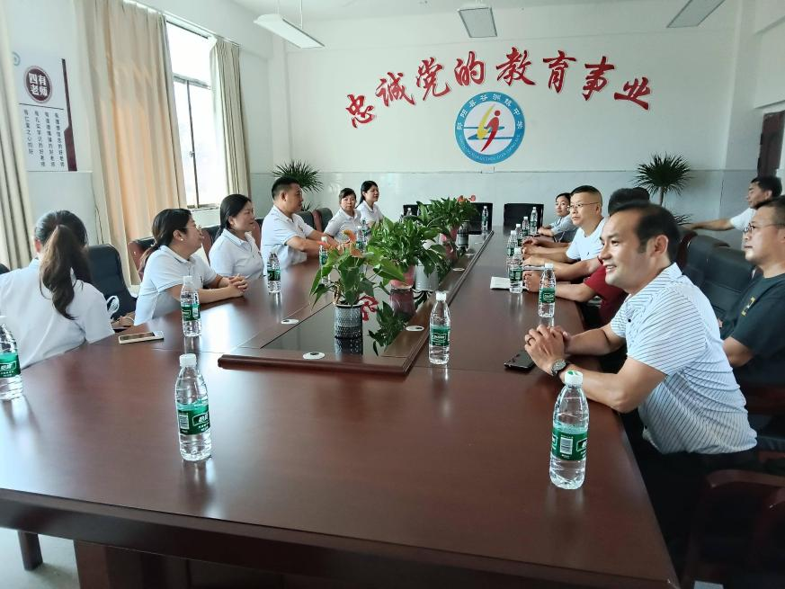 長(zhǎng)沙市天心區(qū)支教團(tuán)隊(duì)與谷洲鎮(zhèn)中心學(xué)校見面會(huì)：聚力共啟教育幫扶新征程