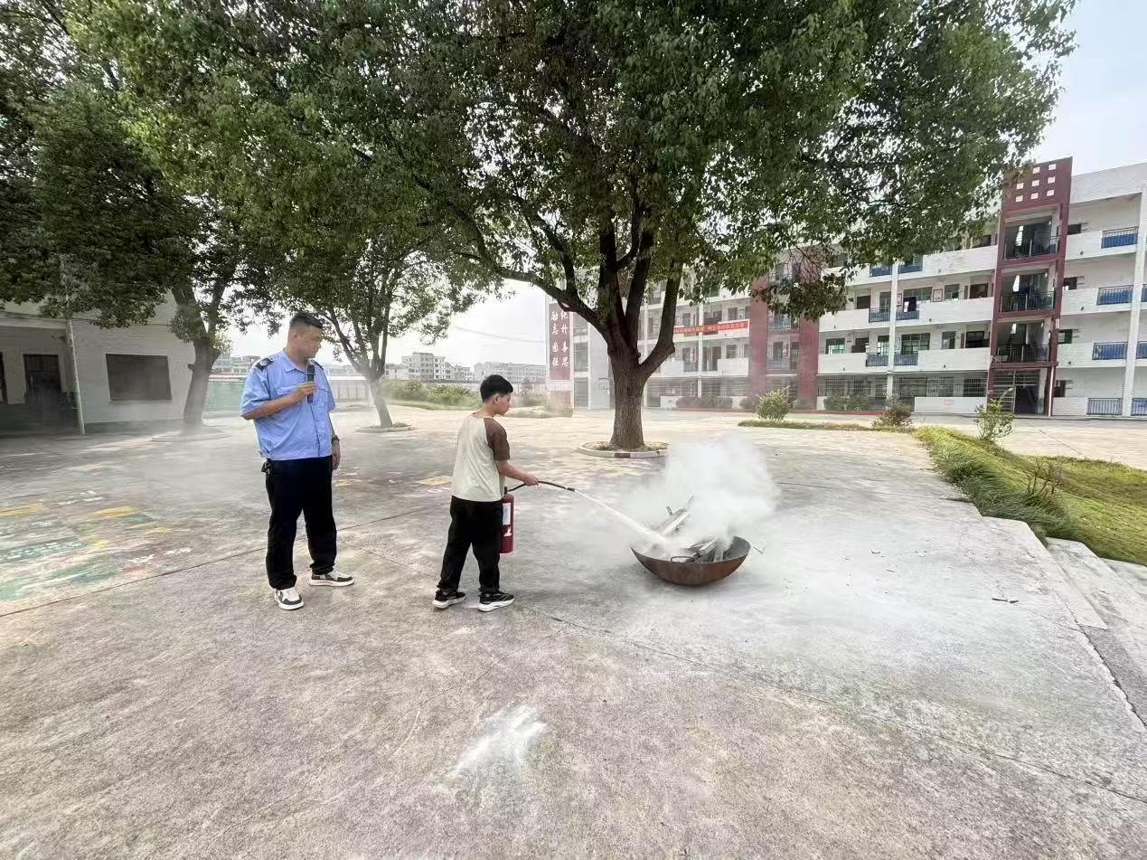 新寧縣回龍寺鎮(zhèn)蓮山中心小學(xué)