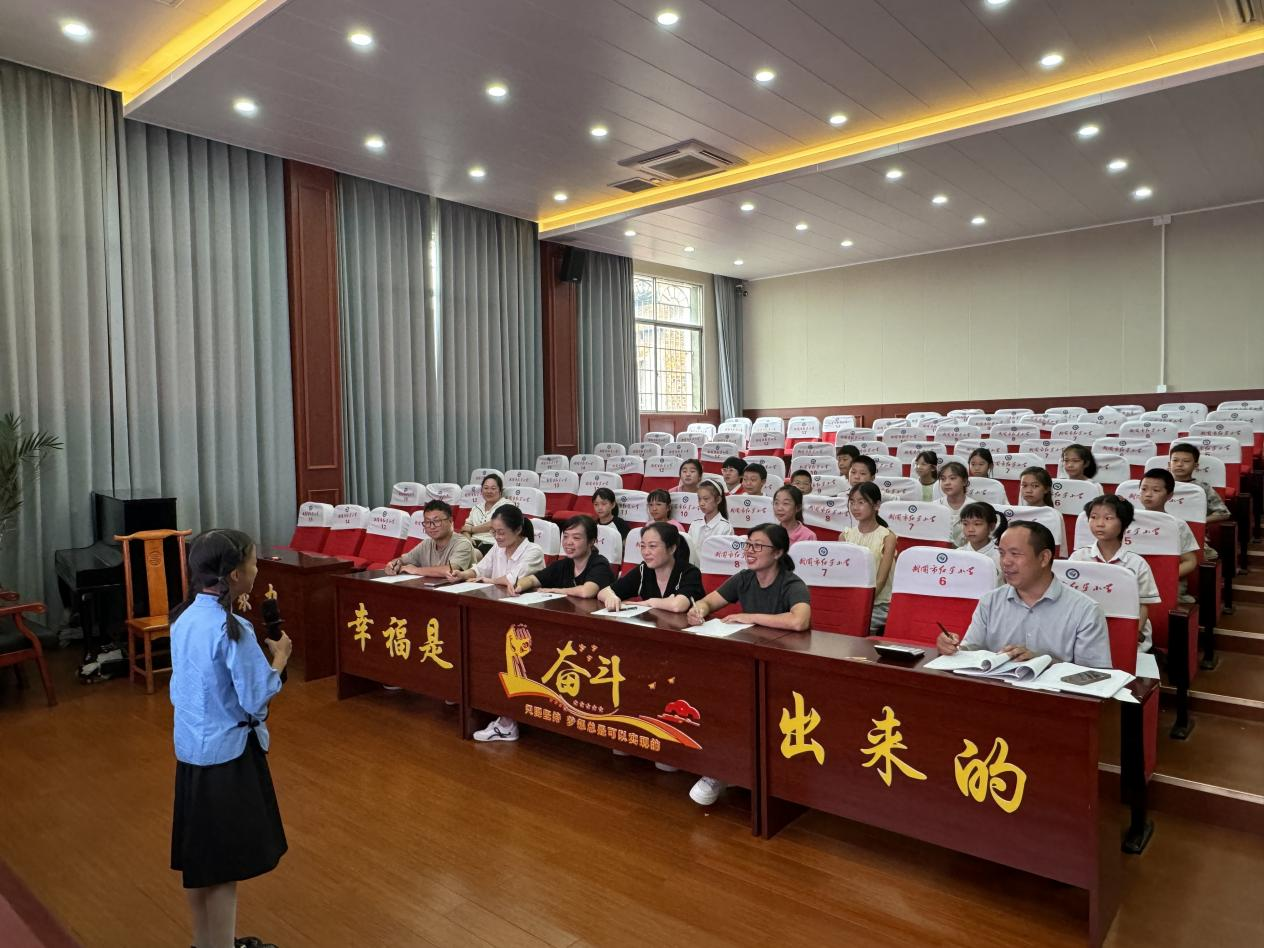 武岡市紅星小學(xué)舉行“推普誦經(jīng)典·書香潤校園”經(jīng)典誦讀比賽