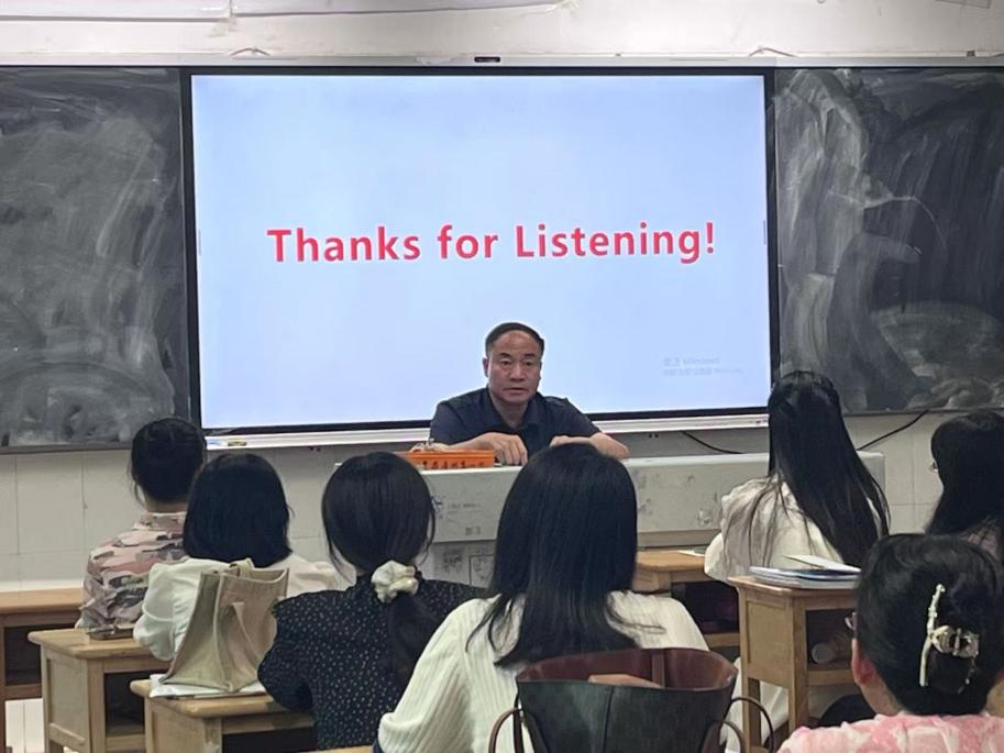 隆回二中：高三備課組長(zhǎng)向各科全體教師講解“高考經(jīng)”