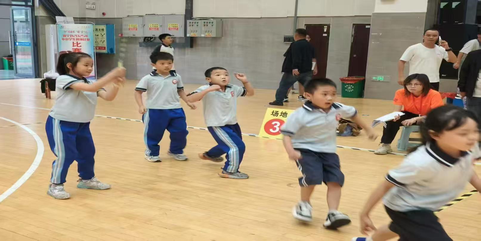 繩舞飛揚(yáng)展風(fēng)采，藕塘學(xué)子創(chuàng)佳績