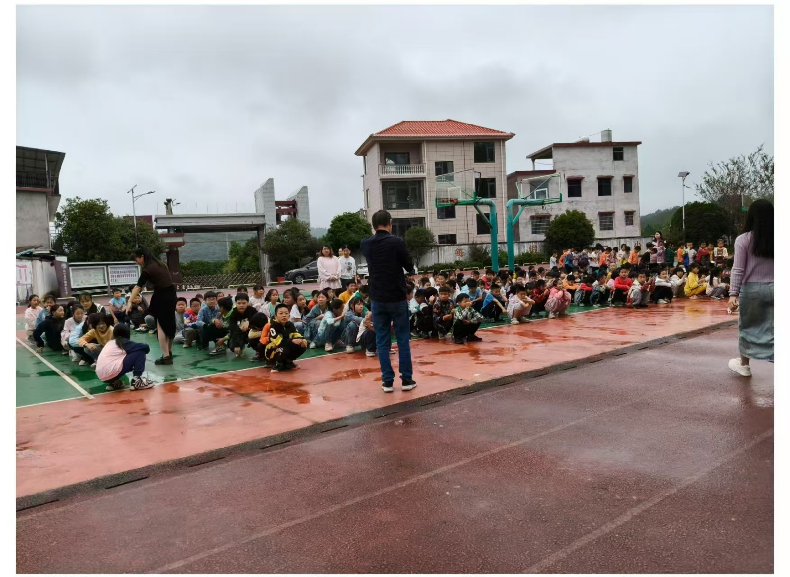 新寧縣萬塘中心小學(xué)開展消防安全演練