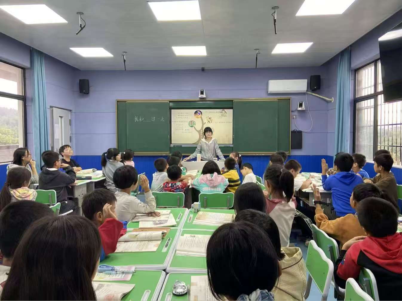 新教師亮風(fēng)采，促教研共成長(zhǎng)