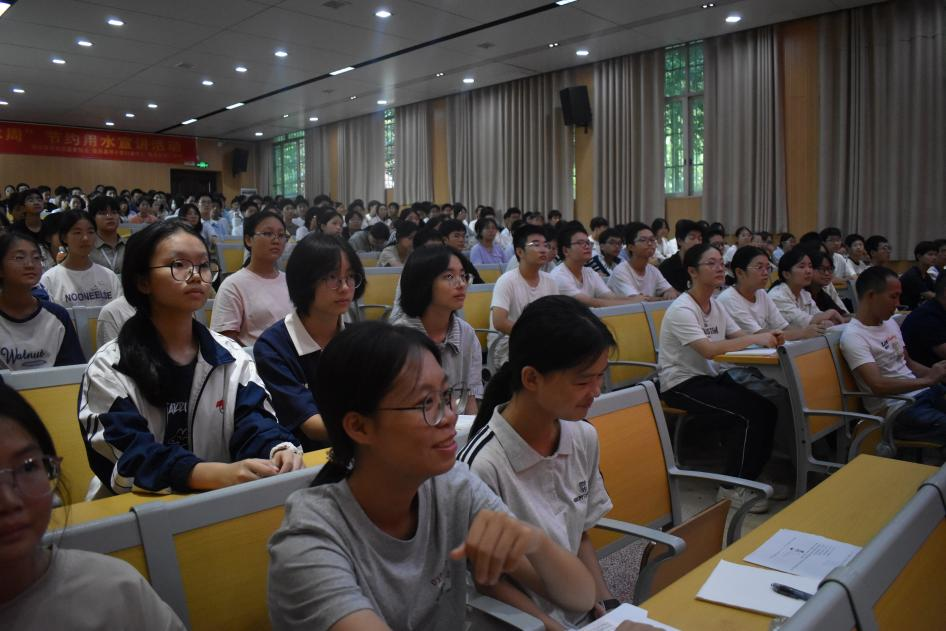 社會賢達(dá)歐陽倫捐資100萬助力隆回二中師生