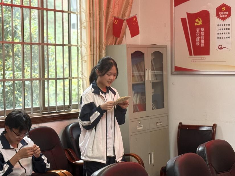 隆回二中舉行傳承241&6助學(xué)基金,多名貧困學(xué)子獲得資助