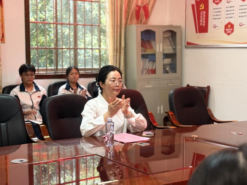 隆回二中舉行傳承241&6助學(xué)基金,多名貧困學(xué)子獲得資助