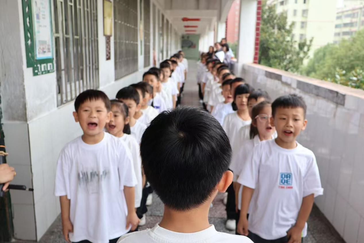 展常規(guī)風采，養(yǎng)良好習慣