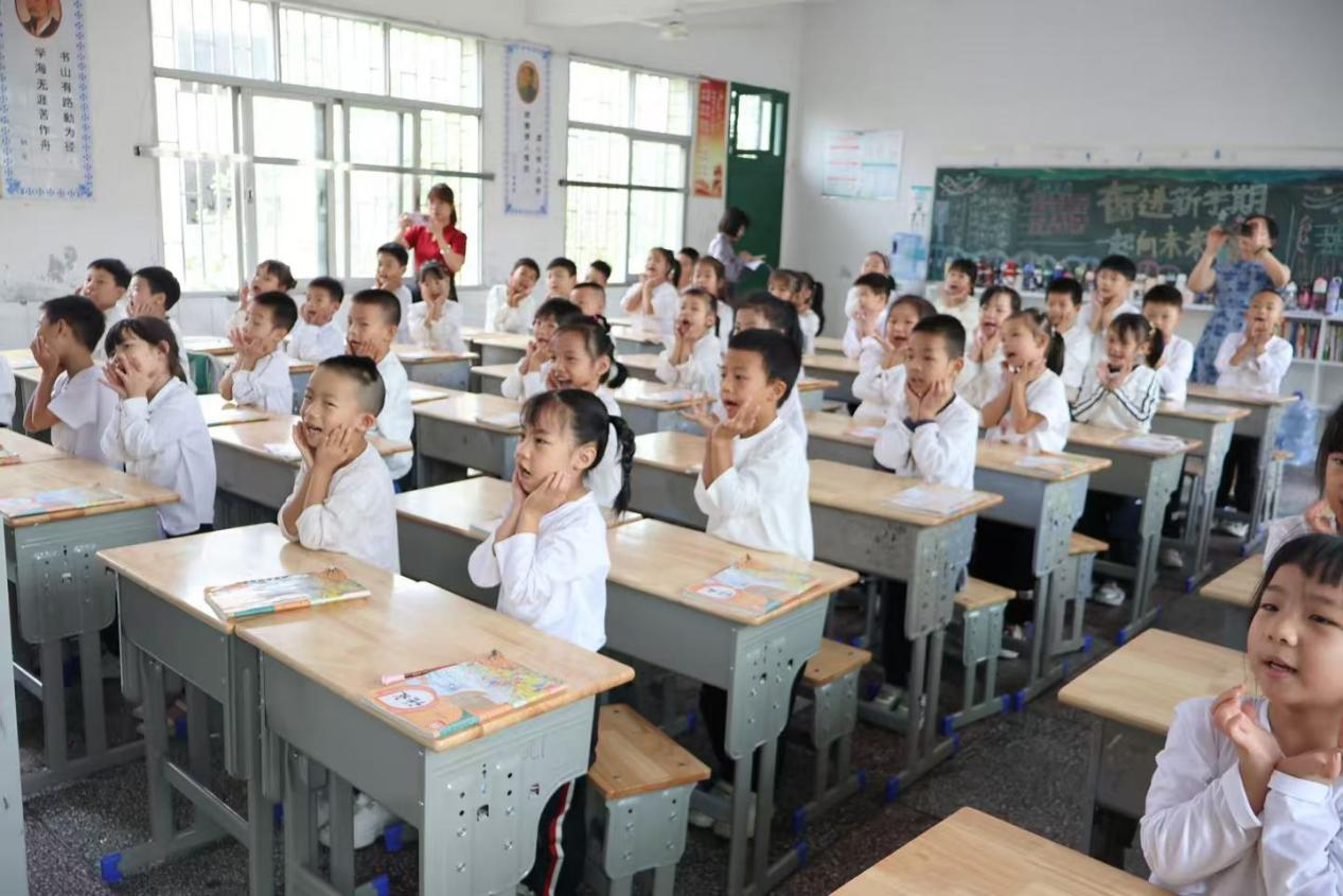 展常規(guī)風采，養(yǎng)良好習慣