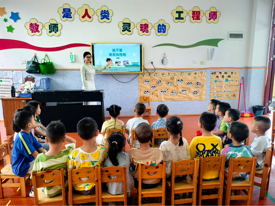 水頭幼兒園開(kāi)展“利劍護(hù)蕾·雷霆行動(dòng)”主題安全活動(dòng)