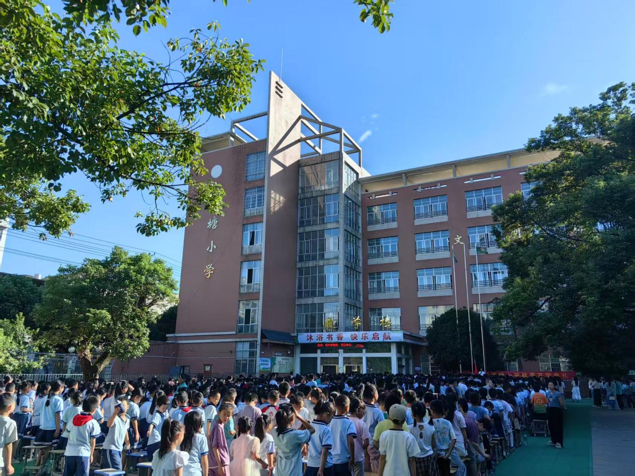 藕塘小學(xué)以規(guī)范養(yǎng)習(xí)慣，以安全護(hù)成長(zhǎng)