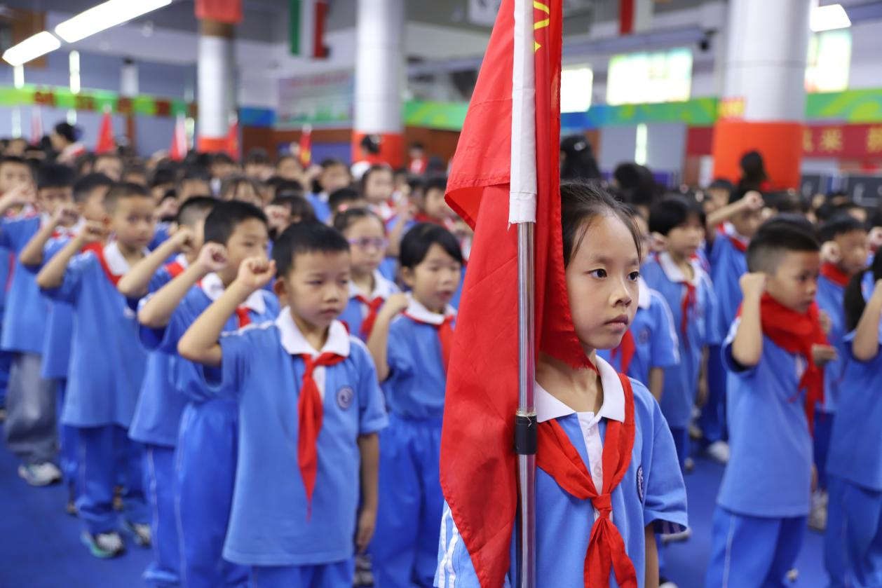 城區(qū)二小隆重舉行2025年少先隊(duì)建隊(duì)日暨新隊(duì)員入隊(duì)儀式：強(qiáng)國(guó)復(fù)興有我，爭(zhēng)當(dāng)新時(shí)代好少年