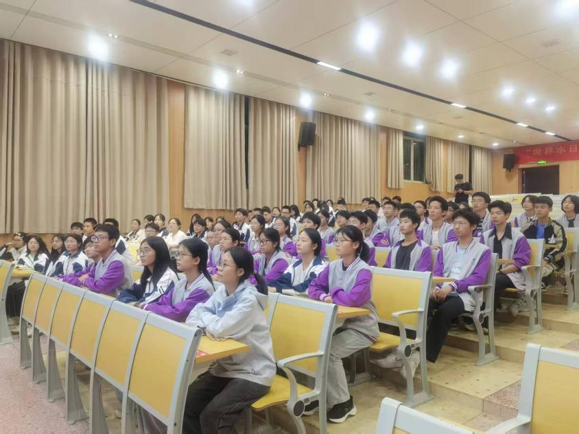 浙江新華愛心基金走訪隆回二中珍珠生