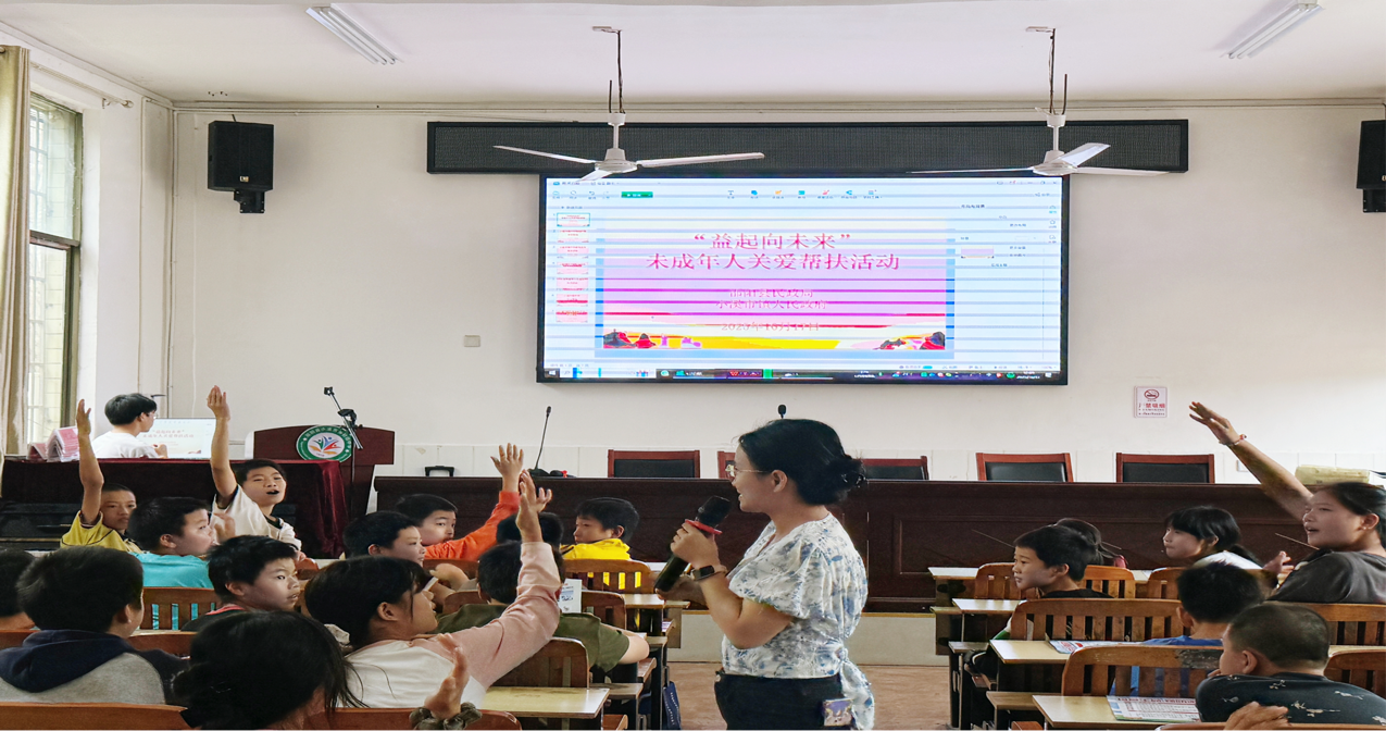 邵陽縣民政局和小溪市鎮(zhèn)人民政府聯(lián)合進(jìn)校園 開展暖心關(guān)懷活動(dòng)守護(hù)少年成長(zhǎng)