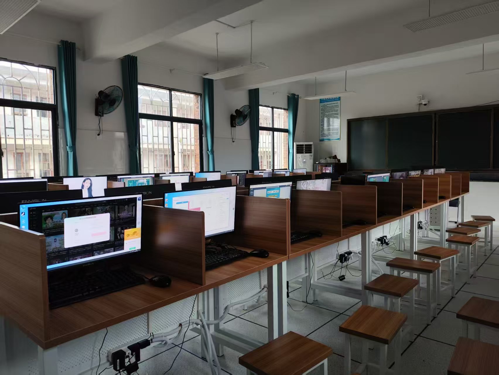 民生實事暖校園 數(shù)字賦能育新苗