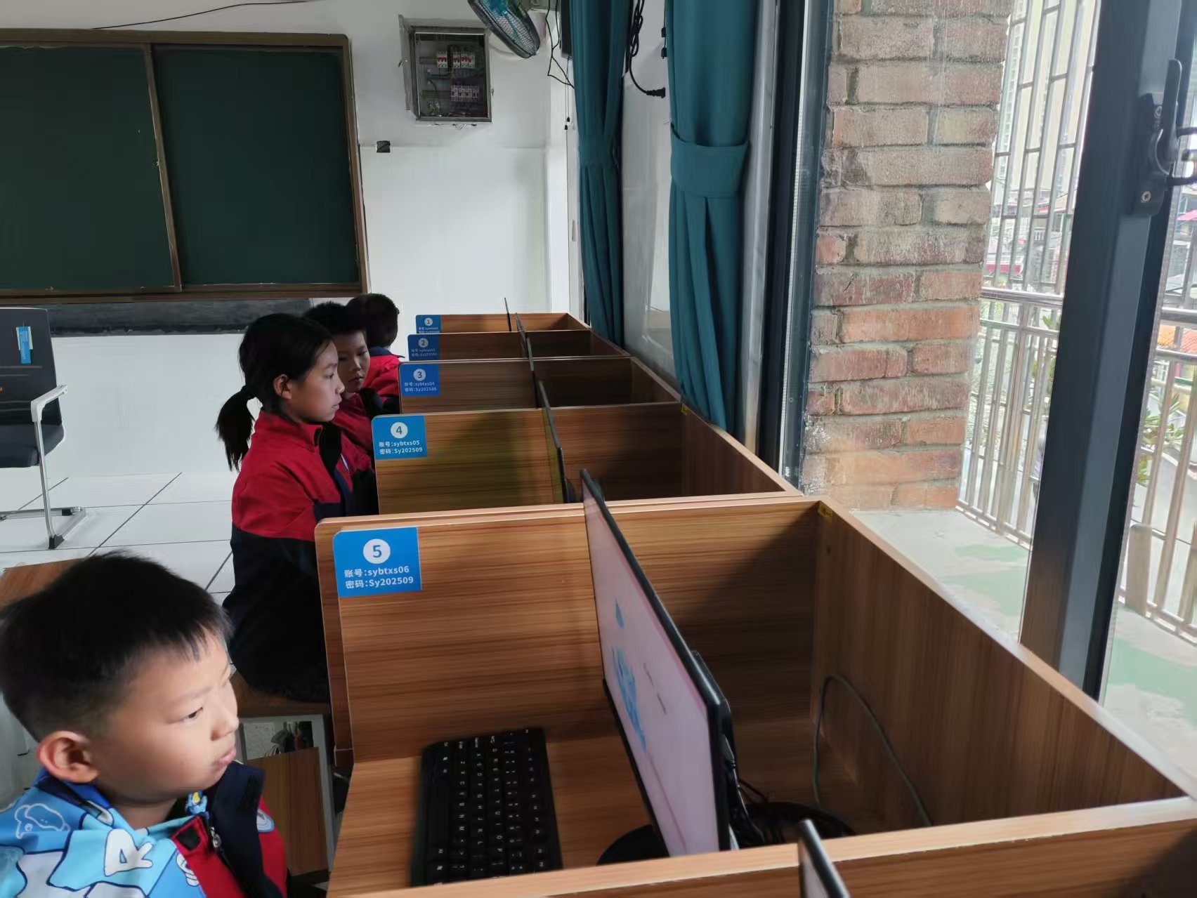 民生實事暖校園 數(shù)字賦能育新苗