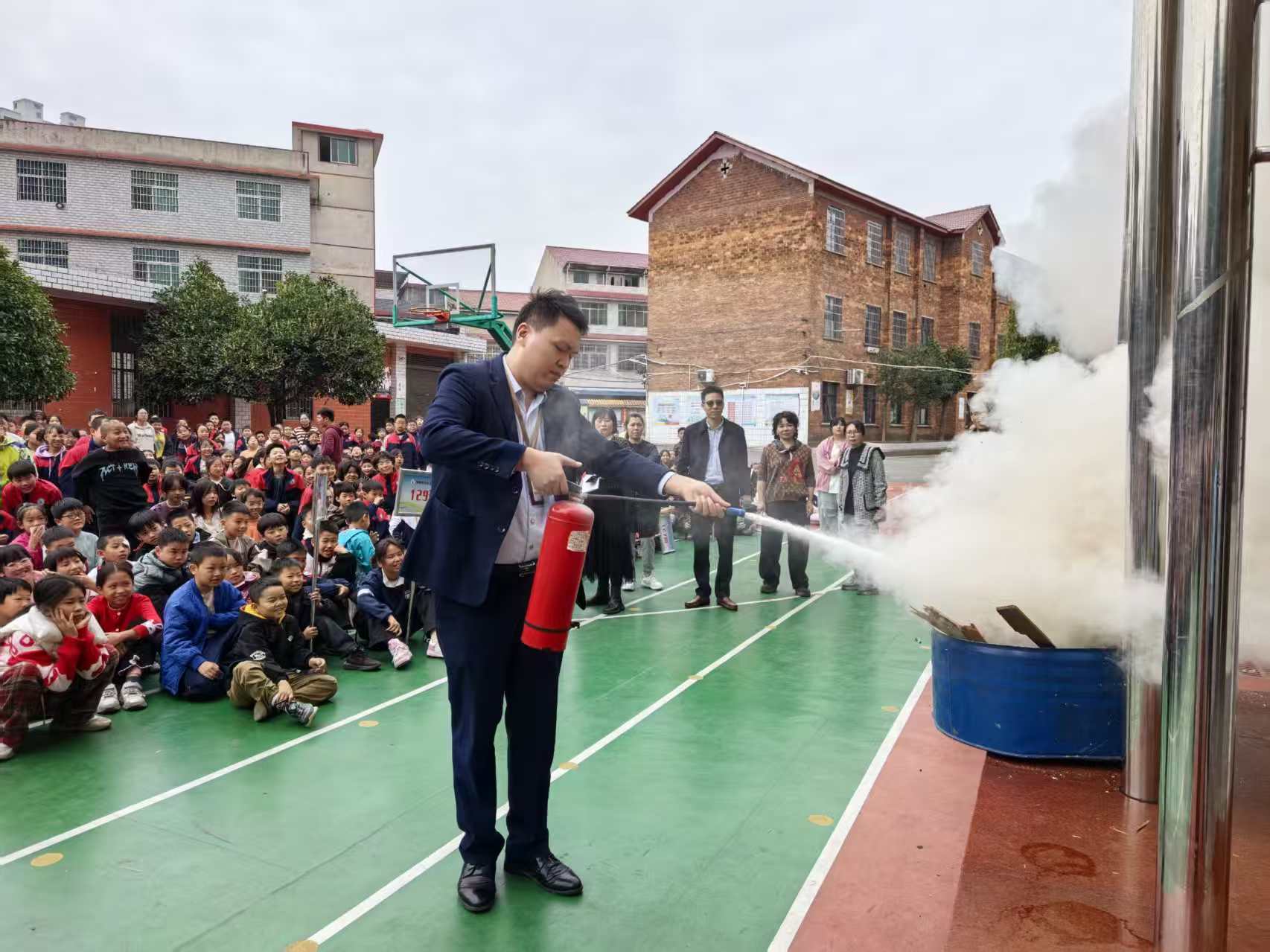 北塔小學(xué)“演練+培訓(xùn)”雙輪驅(qū)動(dòng) 筑牢校園消防安全屏障