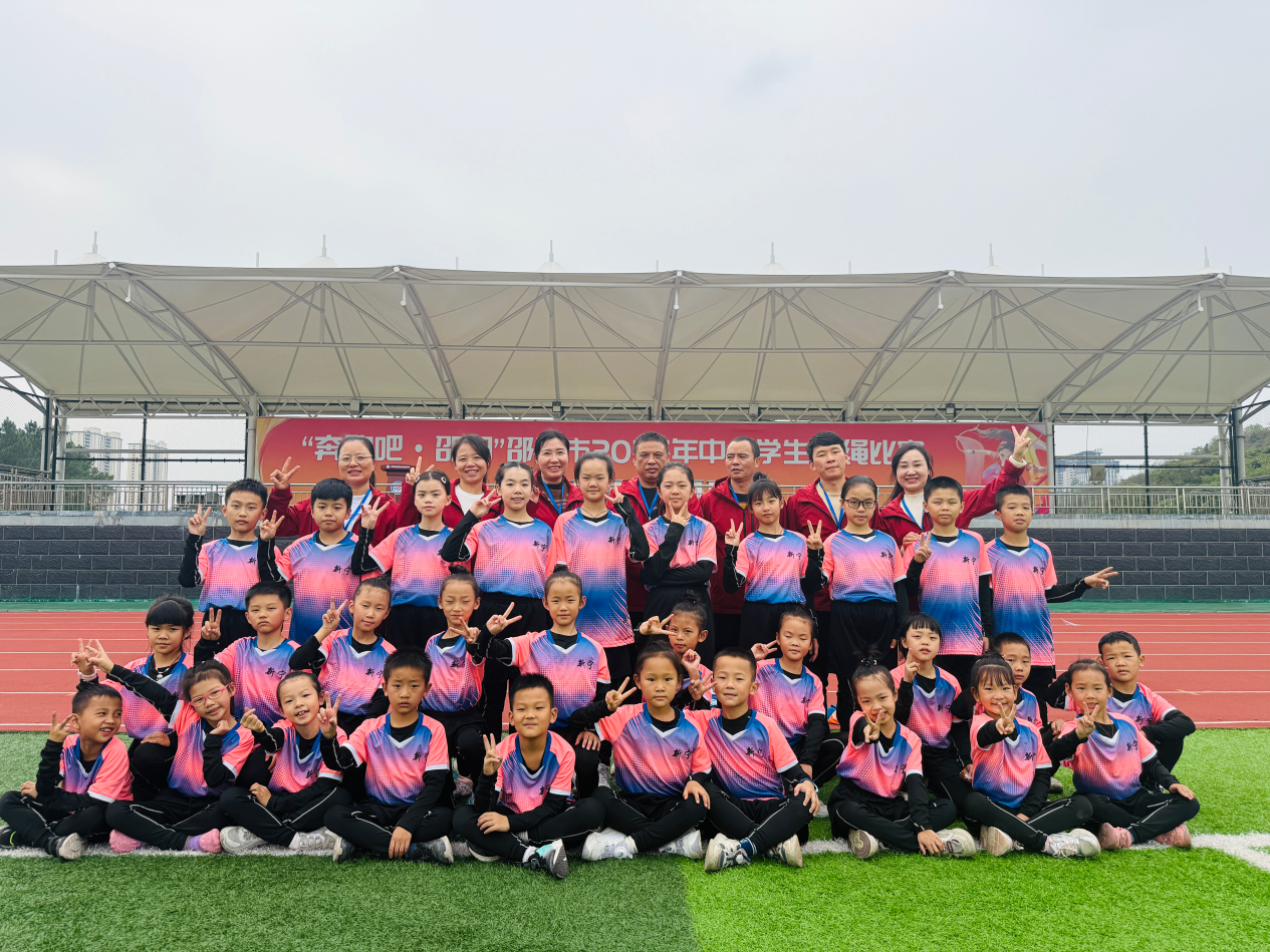 繩舞飛揚(yáng)展風(fēng)采，藕小學(xué)子綻光芒