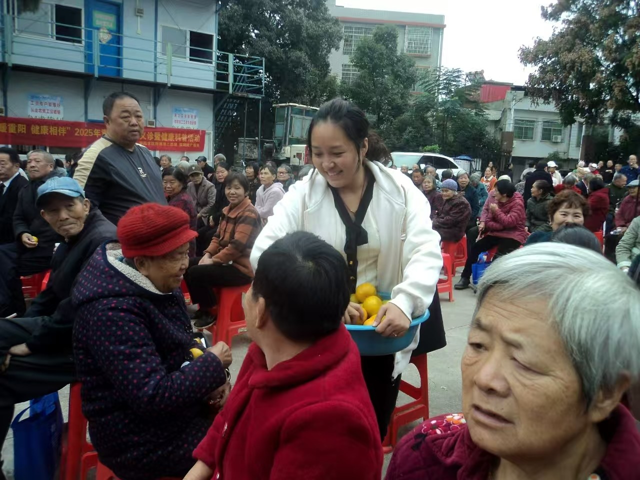 ?愛(ài)灑重陽(yáng) 邵陽(yáng)縣龍巖社區(qū)濃濃敬老情? ?