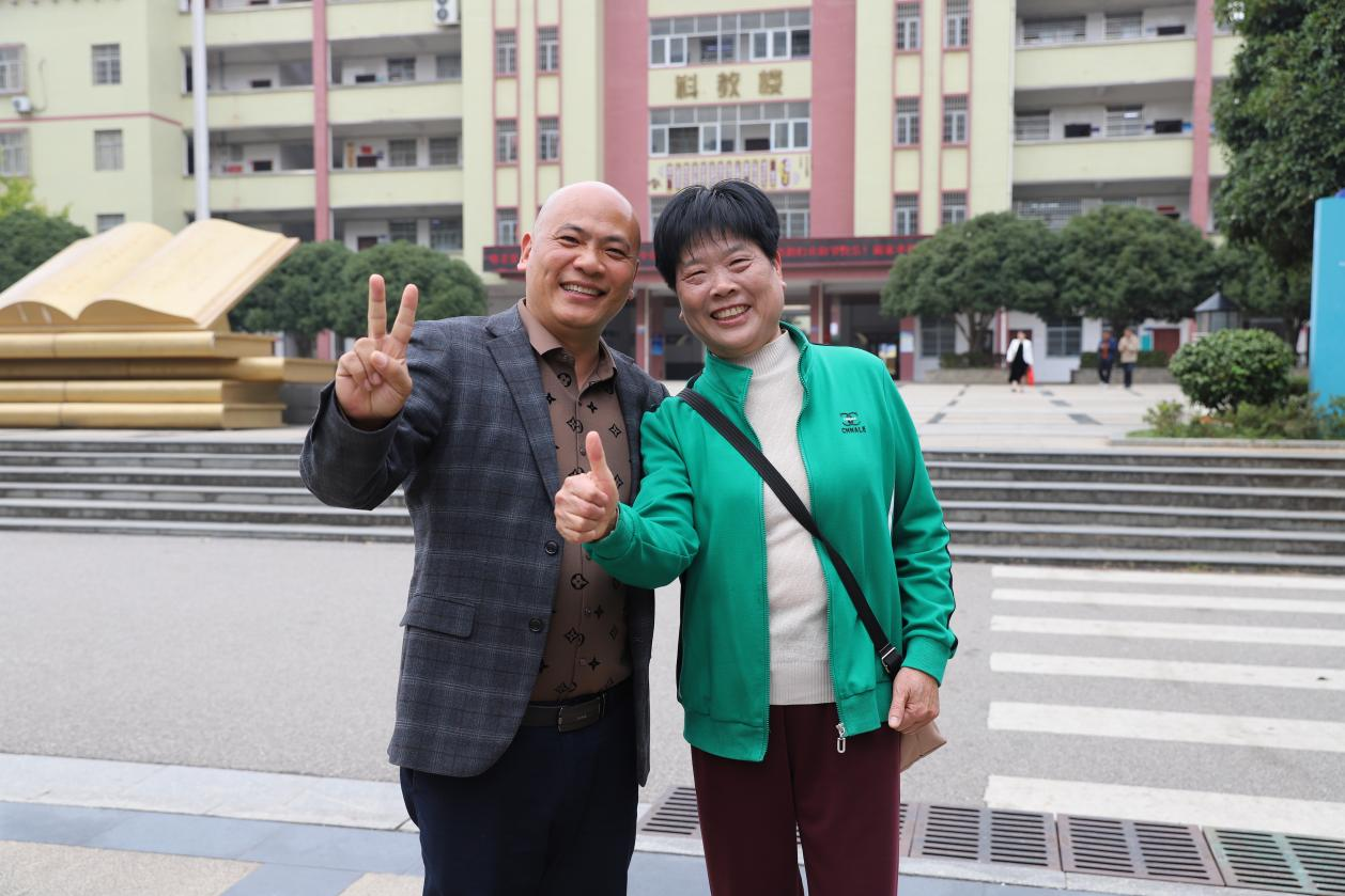 城區(qū)二小舉行重陽(yáng)節(jié)主題活動(dòng)：九九又重陽(yáng)，一堂歡宴暖桑榆