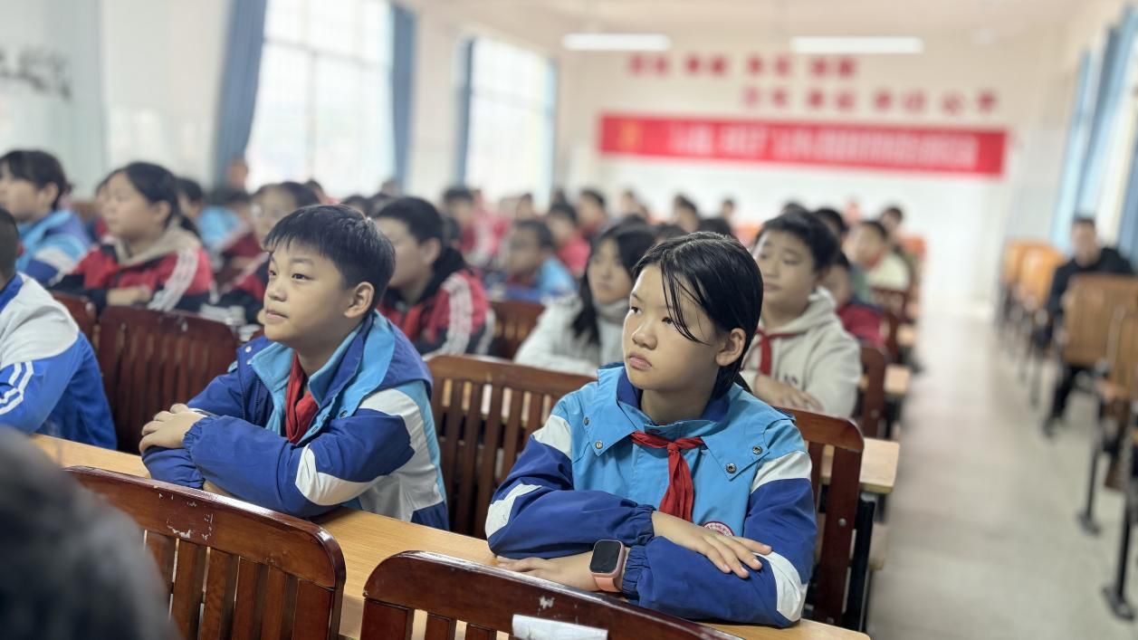 九公橋鎮(zhèn)黨委書記進校園講思政課 以友善之力筑牢反霸凌防線