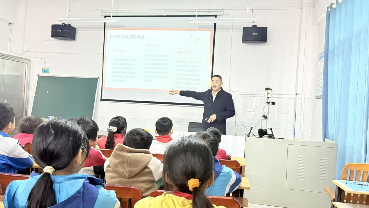 九公橋鎮(zhèn)黨委書記進校園講思政課 以友善之力筑牢反霸凌防線
