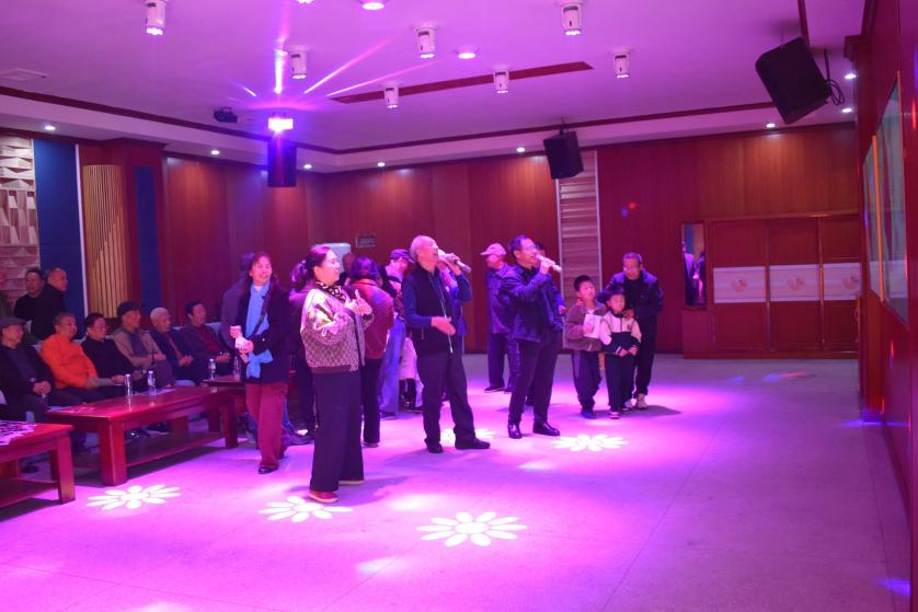 隆回二中：離退休教工回娘家娛樂身心