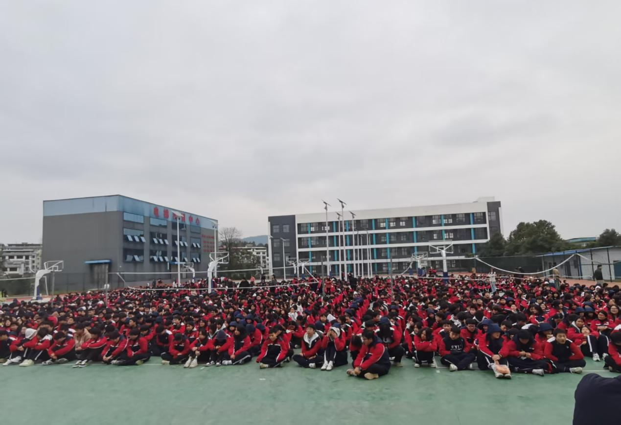 法治護(hù)航，青春無悔