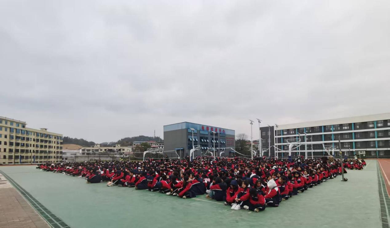 法治護(hù)航，青春無悔