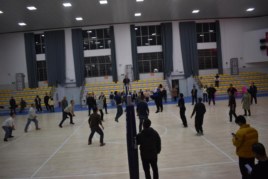 隆回二中舉行“政教杯”班主任氣排球比賽