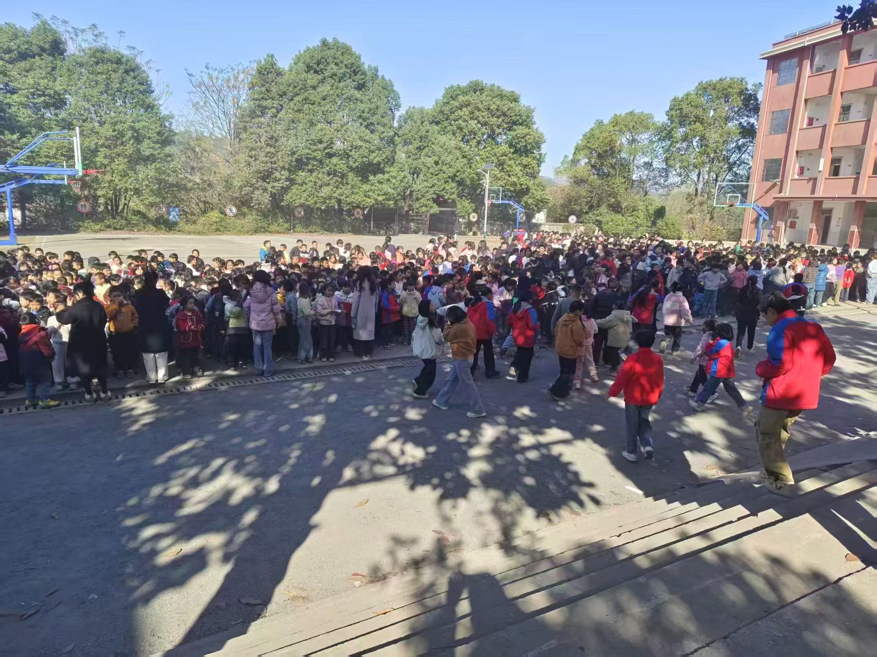 地震無(wú)情，防范先行