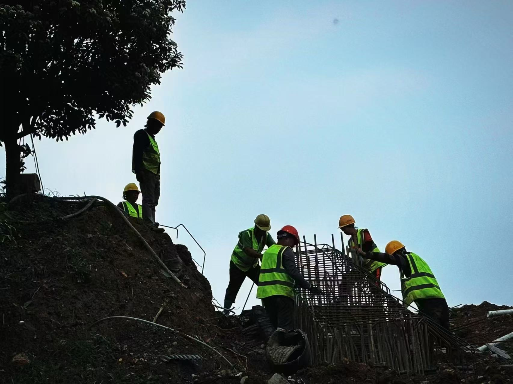 續(xù)書(shū)香，悟平凡，點(diǎn)青春