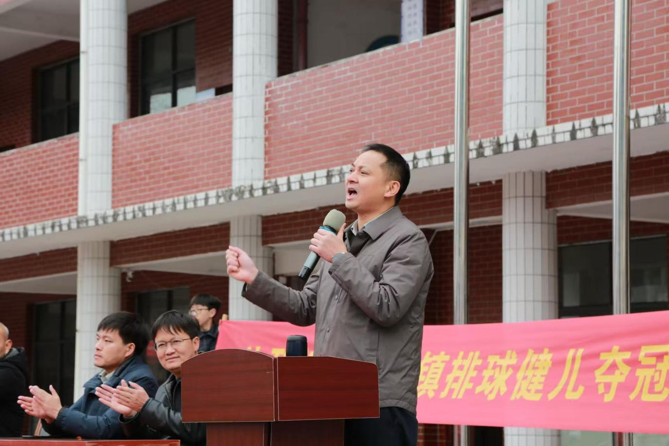 鴨田鎮(zhèn)中心學(xué)校：五育并舉結(jié)碩果，排球賽場(chǎng)展風(fēng)華