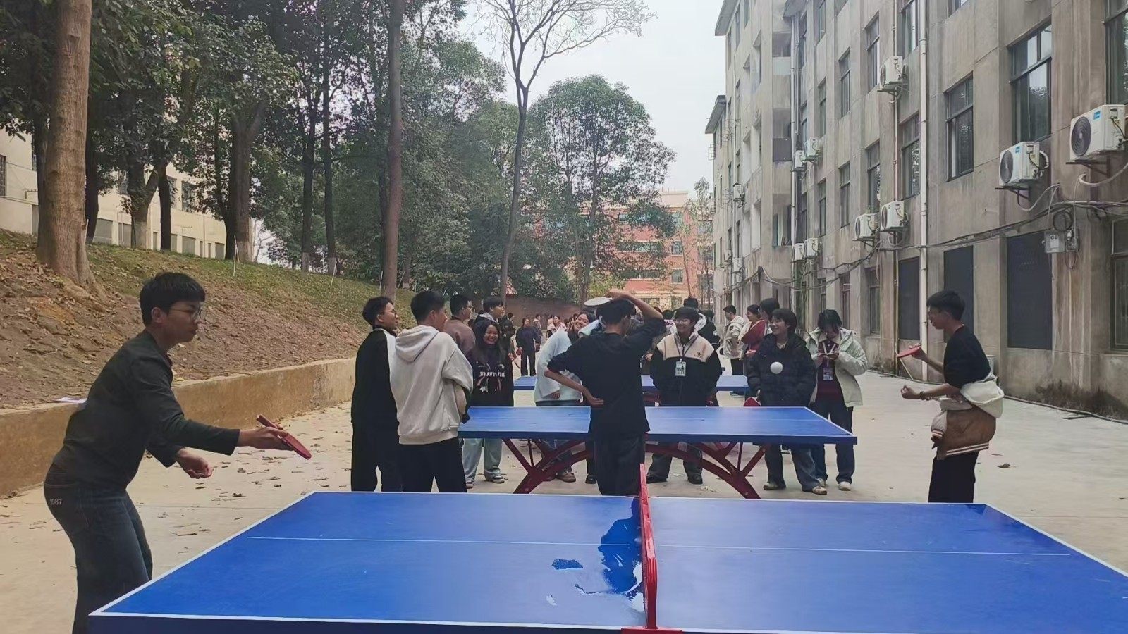 隆回二中默深文學社舉辦乒乓球團體趣味賽