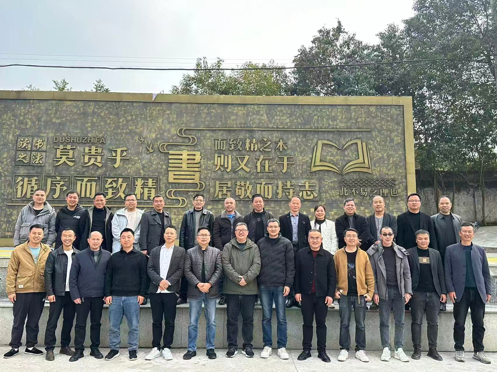 交流促成長(zhǎng)，共智共發(fā)展