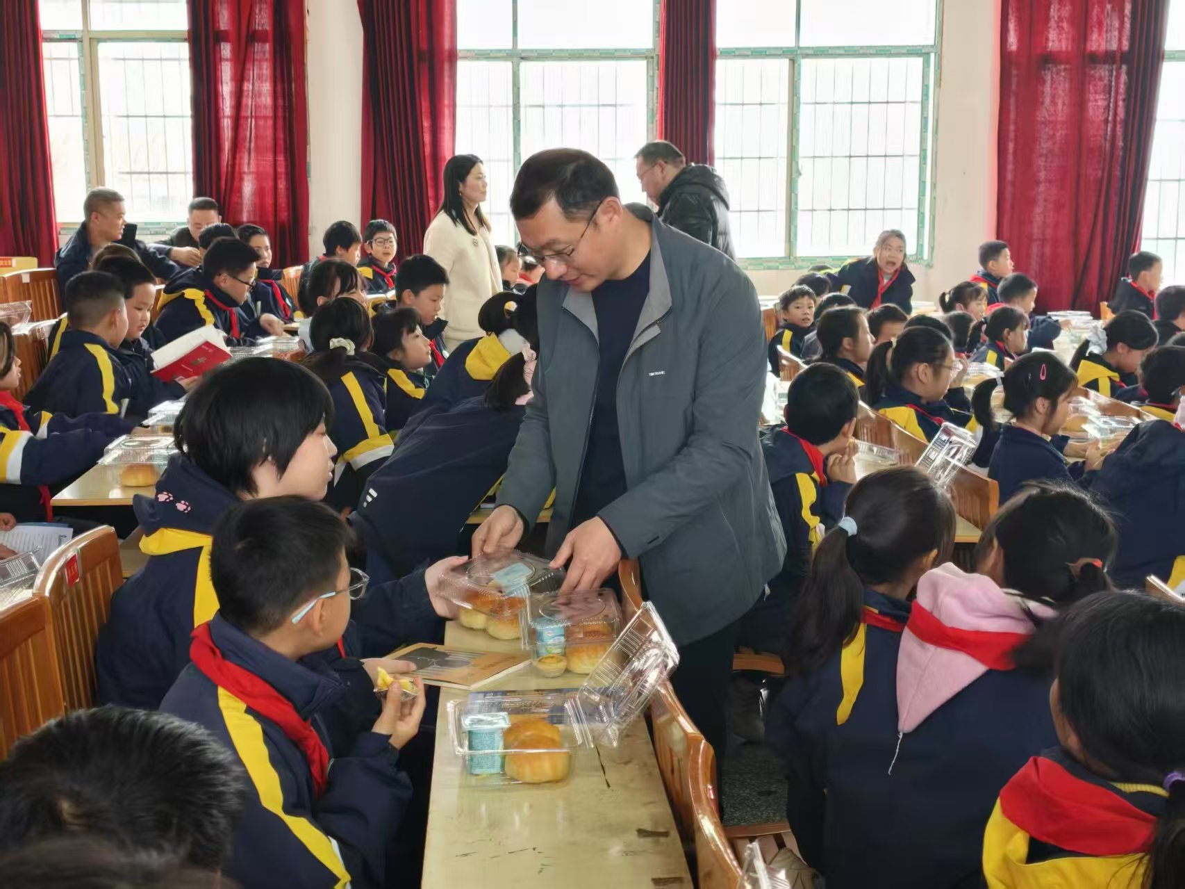 關(guān)愛(ài)留守兒童 傳遞人間溫暖