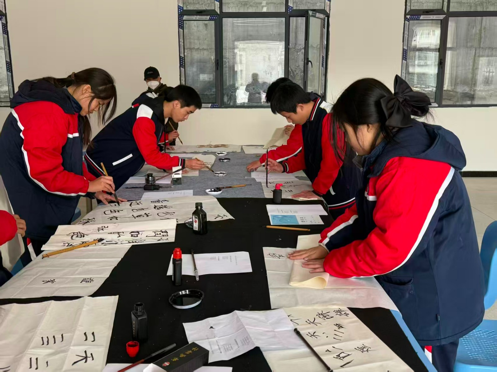 筆墨迎新年，書寫新時(shí)代